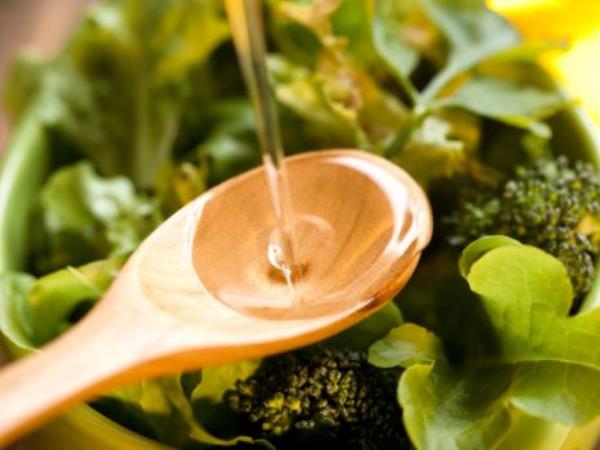 Zakaj so masaže z mandljevim oljem v tem letnem času tako zdrave